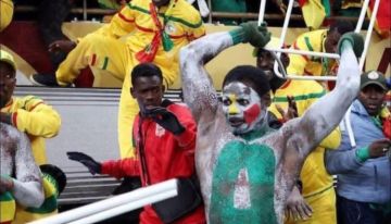 إدانة مغربية للدعوات العنصرية ضد المهاجرين بعد فوضى جماهير السنغال إدانة مغربية للدعوات العنصرية ضد المهاجرين بعد فوضى جماهير السنغال