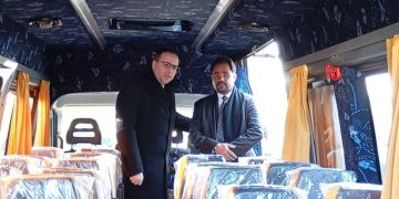 تعزيز أسطول النقل المدرسي والصحة بتوزيع 14حافلات النقل المدرسي و6سيارات الإسعاف