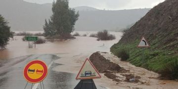 ارتفاع منسوب مياه واد كريفلة يؤدي إلى إغلاق قنطرة نواحي الرباط ارتفاع منسوب مياه واد كريفلة يؤدي إلى إغلاق قنطرة نواحي الرباط