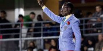 المشجع الشهير لومومبا يحضر نهائي كأس إفريقيا بالمغرب المشجع الشهير لومومبا يحضر نهائي كأس إفريقيا بالمغرب