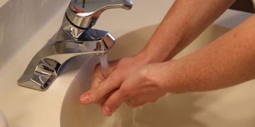 تسرب على مستوى قناة الضخ يتسبب في انقطاع الماء بأحياء بني ملال تسرب على مستوى قناة الضخ يتسبب في انقطاع الماء بأحياء بني ملال