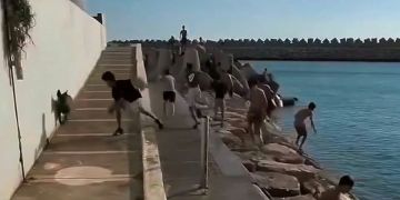 حقوقي يرفع شكاية ضد موظف أمن خاص أطلق كلبا على أطفال بمارينا بأكادير -فيديو حقوقي يرفع شكاية ضد موظف أمن خاص أطلق كلبا على أطفال بمارينا بأكادير -فيديو