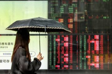 الأسهم الآسيوية تتراجع والنفط يهبط بعد قفزة قياسية الأسهم الآسيوية تتراجع والنفط يهبط بعد قفزة قياسية