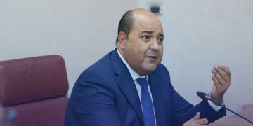 المزواري يكثف لقاءاته الداخلية منذ تعيينه على رأس وزارة الصيد البحري المزواري يكثف لقاءاته الداخلية منذ تعيينه على رأس وزارة الصيد البحري