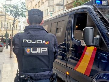 تفكيك شبكة لتهريب المغاربة إلى مليلية مقابل 11 ألف أورو تفكيك شبكة لتهريب المغاربة إلى مليلية مقابل 11 ألف أورو