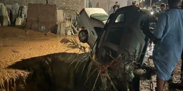 سيول وأمطار غزيرة تجرف سيارات ببني بوعياش إقليم الحسيمة سيول وأمطار غزيرة تجرف سيارات ببني بوعياش إقليم الحسيمة