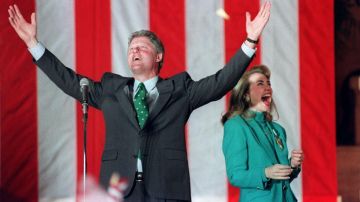 بيل وهيلاري كلينتون: كيف واجه الثنائي السياسي الفضائح على مدى أربعة عقود؟