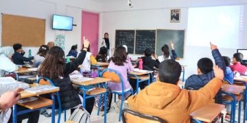 تسريب امتحانات وغياب الكتب يربكان مدارس الريادة بالمغرب