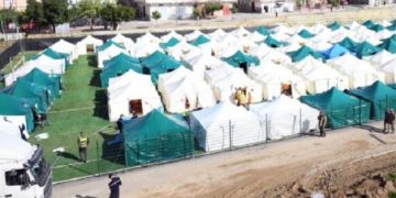 خوفا من أمطار مرتقبة.. السلطات تواصل إجلاء المواطنين بالقصر الكبير -فيديو