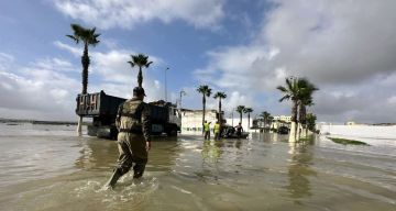 المغرب.. الجيش يتدخل لإنقاذ آلاف العالقين وسط فيضانات شمال غربي البلاد