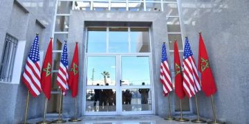 السفارة الأمريكية تطالب من مواطنيها القاطنين بالمناطق المتضررة التحلي باليقظة