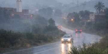 كتل ضبابية وأمطار خفيفة مرتقبة غدا الأربعاء بالمغرب