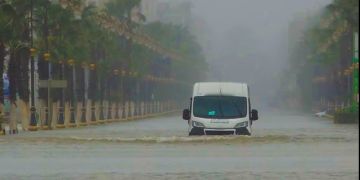 فيضانات الغرب.. الحكومة تشكر للملك تعليماته وتؤكد متابعتها للوضع بشكل دقيق فيضانات الغرب.. الحكومة تشكر للملك تعليماته وتؤكد متابعتها للوضع بشكل دقيق
