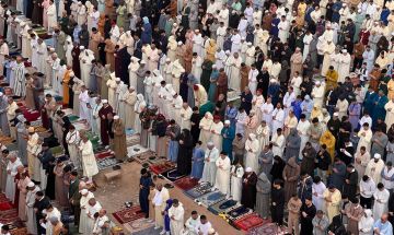 صلة رحم وصلاة.. تفاصيل صباح العيد في مختلف المدن المغربية