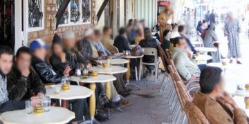 أسماء دخيلة وغريبة على واجهات المقاهي والمطاعم تقلق برلمانيا