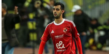 الأهلي يعاقب بلعمري وبنشرقي