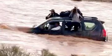 بعد إنقاذ سياح أجانب بزاكورة.. مديرية الأرصاد تحذر المواطنين