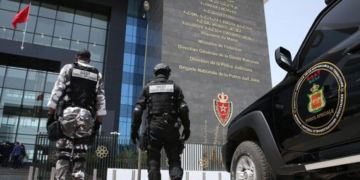 عصابة تحتجز سيدة وتعتدي على شرطي مغربي تستنفر الأمن عصابة تحتجز سيدة وتعتدي على شرطي مغربي تستنفر الأمن