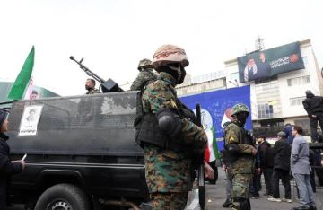 الحرس الثوري الإيراني يعلن استهداف فروع بنوك أمريكية بالمنطقة الحرس الثوري الإيراني يعلن استهداف فروع بنوك أمريكية بالمنطقة