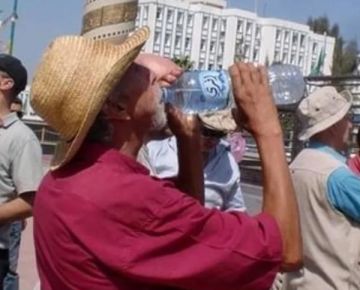 بسبب شربة ماء في نهار رمضان.. تيكتوكر شهير خلف القضبان بتهمة الاستهزاء بالشعائر بسبب شربة ماء في نهار رمضان.. تيكتوكر شهير خلف القضبان بتهمة الاستهزاء بالشعائر