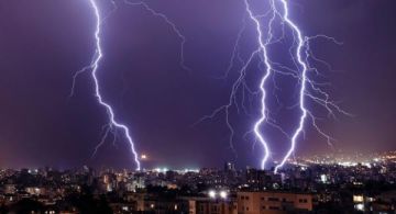 نشرة إنذارية .. زخات رعدية محليا قوية مع تساقط البرد بعدد من مناطق المملكة نشرة إنذارية .. زخات رعدية محليا قوية مع تساقط البرد بعدد من مناطق المملكة