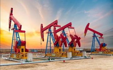 أسعار النفط تواصل الارتفاع مع دخول حرب إيران أسبوعها الثالث أسعار النفط تواصل الارتفاع مع دخول حرب إيران أسبوعها الثالث