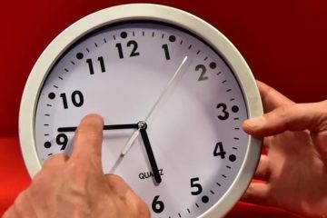 الساعة الإضافية تورط الحكومة..وتحرك برلماني ونقابي الساعة الإضافية تورط الحكومة..وتحرك برلماني ونقابي