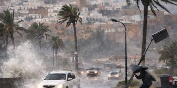 منخفض جوي يضرب المغرب وأمطار رعدية ورياح قوية تعم مناطق واسعة