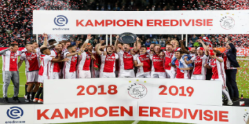 أجاكس الهولندي مهتم بخدمات لاعب مغربي