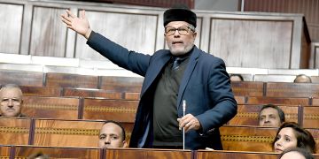 صفقة إطعام بـ10 ملايين تثير الجدل بالقصر الكبير