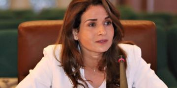 بنعلي تكشف معطيات جديدة بشأن مخزون المحروقات والبوطا ووقود الطائرات