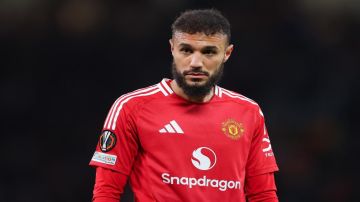 نجم مانشستر يونايتد يضع مزراوي على لائحة الإبعاد