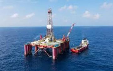 النفط يهبط دون 100 دولار بعد إعلان ترامب هدنة أسبوعين