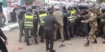 مواجهات عنيفة بين مواطنين والقوات العمومية خلال هدم منازل عشوائية بالبيضاء