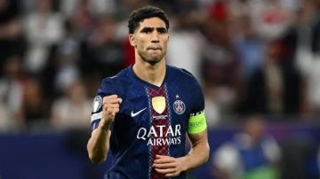 أشرف حكيمي.. أول لاعب عربي يعتلي عرش دوري أبطال أوروبا 3 مرات أشرف حكيمي.. أول لاعب عربي يعتلي عرش دوري أبطال أوروبا 3 مرات