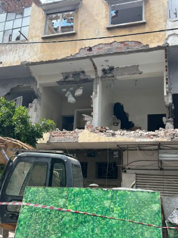 اهتزاز عمارات وقطع الأنترنيت يشعلان غضب سكان بوركون بسبب ورش هدم مثير للجدل اهتزاز عمارات وقطع الأنترنيت يشعلان غضب سكان بوركون بسبب ورش هدم مثير للجدل