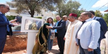 تقديم النافورة المغربية كهدية لأثينا تقديم النافورة المغربية كهدية لأثينا