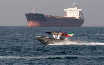 النفط يتراجع مع ترقب اتفاق أمريكي إيراني بشأن مضيق هرمز النفط يتراجع مع ترقب اتفاق أمريكي إيراني بشأن مضيق هرمز