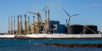المغرب يتعبأ لإنتاج 1.7 مليار متر مكعب من المياه المحلاة المغرب يتعبأ لإنتاج 1.7 مليار متر مكعب من المياه المحلاة