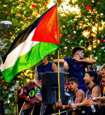 أزمة في برشلونة بسبب علم فلسطين أزمة في برشلونة بسبب علم فلسطين