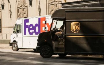 تراجع UPS و FedEx بعد توسع أمازون في خدمات سلاسل الإمداد تراجع UPS و FedEx بعد توسع أمازون في خدمات سلاسل الإمداد
