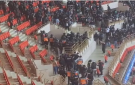 أحداث شغب واشتباكات بين الجماهير في قمة الجيش الملكي والرجاء بالدوري المغربي