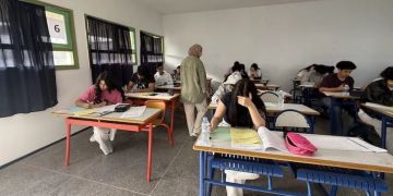 حملات تنمر غير أخلاقية تدفع التلاميذ المتفوقين للتواري عن الأنظار -فيديو حملات تنمر غير أخلاقية تدفع التلاميذ المتفوقين للتواري عن الأنظار -فيديو