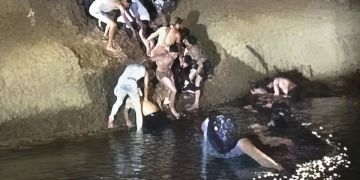 زفاف يتحول إلى فاجعة.. مصرع 3 أشخاص في انقلاب سيارة بمجرى مائي في سيدي بنور زفاف يتحول إلى فاجعة.. مصرع 3 أشخاص في انقلاب سيارة بمجرى مائي في سيدي بنور