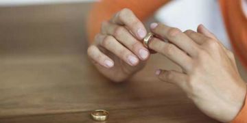 حكم قضائي يلزم زوجا بأداء 233 مليون سنتيم لفائدة طليقته حكم قضائي يلزم زوجا بأداء 233 مليون سنتيم لفائدة طليقته