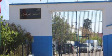 سجن القنيطرة يكشف حقيقة معاقبة معتقل بسبب إضرابه عن الطعام