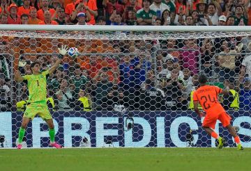 أمير سعودي يوجه رسالة لبونو بعد قيادة المغرب إلى دور الـ16 لمونديال 2026 أمير سعودي يوجه رسالة لبونو بعد قيادة المغرب إلى دور الـ16 لمونديال 2026