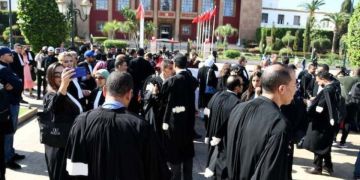 تزامنا مع شلل المحاكم.. محامو المغرب يحتجون أمام البرلمان تزامنا مع شلل المحاكم.. محامو المغرب يحتجون أمام البرلمان