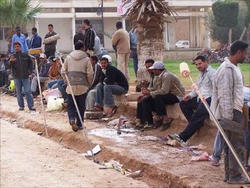 تراجع العمالة المغربية في ليبيا بسبب الغلاء وتدهور الأوضاع المعيشية تراجع العمالة المغربية في ليبيا بسبب الغلاء وتدهور الأوضاع المعيشية