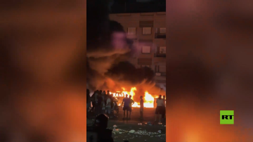 الحدود المغربية تشتعل.. أعمال شغب على خلفية عبور آلاف المهاجرين إلى سبتة ومليلية الحدود المغربية تشتعل.. أعمال شغب على خلفية عبور آلاف المهاجرين إلى سبتة ومليلية